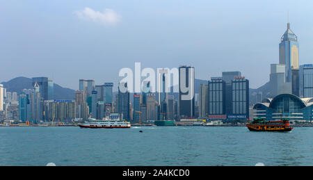 Skyline Panorama with Victoria Bay, Traditional Ship and Hongkong Island in the background. Taken from Kowloon. Hong Kong, China, Asia Stock Photo