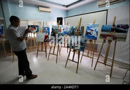 Gaza City, Gaza Strip, Palestinian Territory. 15th Oct, 2019. Palestinian fishermen attend an exhibition marking the International Day for the Eradication of Poverty in Gaza City on October 15, 2019 Credit: Ashraf Amra/APA Images/ZUMA Wire/Alamy Live News Stock Photo