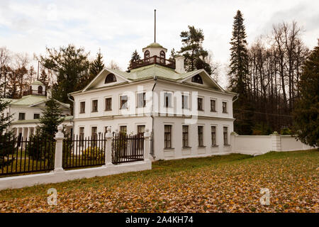 Russia, Moscow Region - October 13, 2019: Beautiful autumnal view of the manor Serednikovo in Firsanovka at fall. Stock Photo