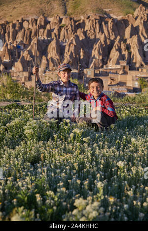 Kandovan, Iran. 31st May, 2017. The rock village Kandovan south of Tabriz in Iran, taken on 31.05.2017. The village is located at the outlet of the northwestern Sahand Mountains, about 2,200 meters high. It is built directly into the rocks. | usage worldwide Credit: dpa/Alamy Live News Stock Photo