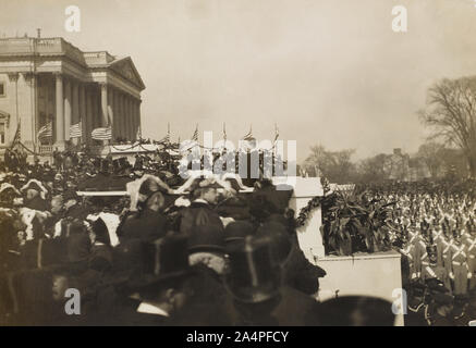 U.S. President Theodore Roosevelt Addressing crowd at his Inauguration, Washington, D.C., USA, March 4, 1905 Stock Photo