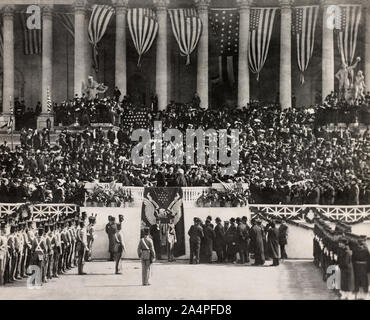 Theodore Roosevelt being sworn in as President of the United States by Chief Justice Melville Fuller, Washington, D.C., USA, March 4, 1905 Stock Photo