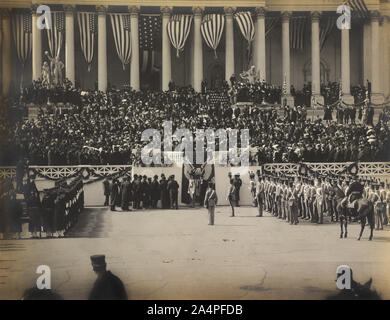 Theodore Roosevelt being sworn in as President of the United States by Chief Justice Melville Fuller, Washington, D.C., USA, March 4, 1905 Stock Photo