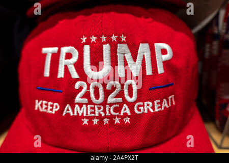 New hats, baseball caps for the Trump 2020 re-election campaign Keep America Great. Election campaign merchandise souvenirs for sale in Washington DC. Stock Photo