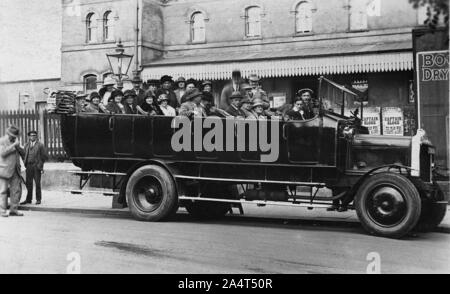 1922 Daimler charabanc Stock Photo - Alamy