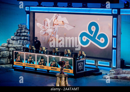 Berlin, Germany. 13th Oct, 2019. The cup of the e-sport League of Legends World  Championship will be on stage in the Verti Music Hall during the group  stage. Credit: Christoph Soeder/dpa/Alamy Live