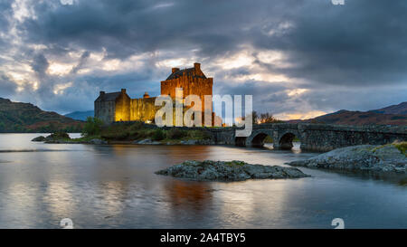 Dusk at Eilean Donan castle at Dornie in the western Highlands of Scotland Stock Photo