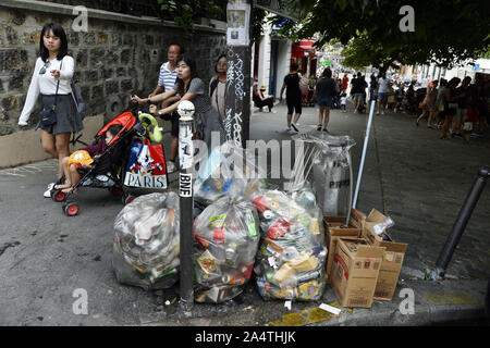 Waste on the pavement - Paris - France Stock Photo
