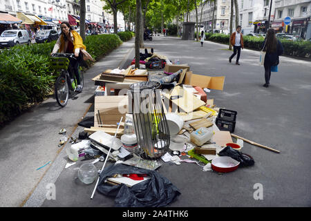 Waste on the pavement - Paris - France Stock Photo