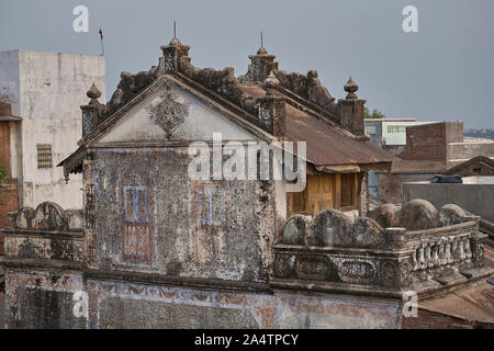 01 Apr 2007 Old house with tin roof Chandod Village Gujarat Taluka Dabhoi District: Vadodara  Narmada Gujarat INDIA Stock Photo