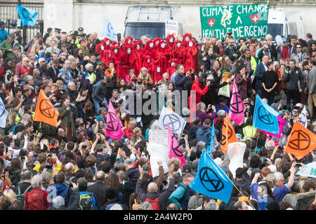 London, UK - 16 October 2019. Climate activists from Extinction rebellion stage a protest vigil in Trafalgar Square to demonstrate against section 14 of the public order act 1986 issued  by the Police banning protests. Extinction Rebellion has sought a judicial review to challenge a London-wide protest ban in the High courts Credit: amer ghazzal/Alamy Live News Stock Photo