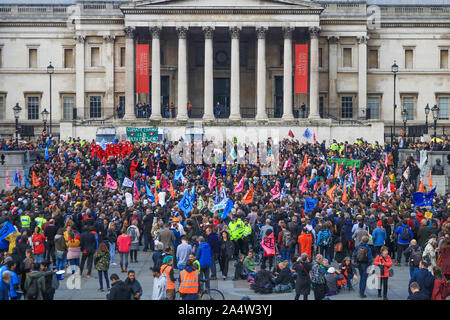 London, UK - 16 October 2019. Climate activists from Extinction rebellion stage a protest vigil in Trafalgar Square to demonstrate against section 14 of the public order act 1986 issued  by the Police banning protests. Extinction Rebellion has sought a judicial review to challenge a London-wide protest ban in the High courts Credit: amer ghazzal/Alamy Live News Stock Photo