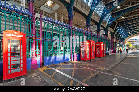 LONDON ENGLAND SMITHFIELD MARKET RED TELEPHONE BOXES ALONG GRAND AVENUE Stock Photo