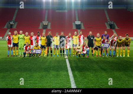 Prague, Czech Republic. 16th Oct, 2019. PRAGUE, CZECH REPUBLIC - OCTOBER 16: Both teams - SK Slavia Praha and Arsenal - pose for the picture with the Equal game sign during the UEFA Women's Champions League football match between SK Slavia Praha and Arsenal Women at Sinobo Stadium on October 16, 2019 in Prague, Czech Republic (Photo by Daniela Porcelli/SPP) Credit: SPP Sport Press Photo. /Alamy Live News Stock Photo