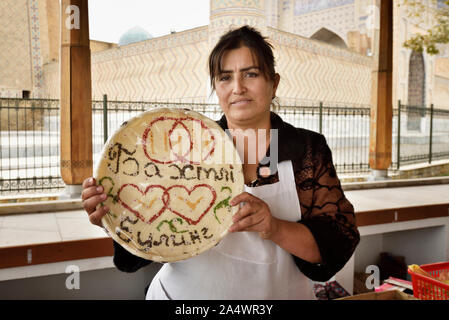 Uzbek bread seller at the Siyob Bazaar. Samarkand, a UNESCO World Heritage Site. Uzbekistan Stock Photo