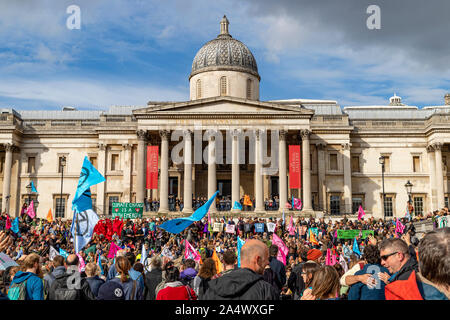 Trafalgar Square, London, UK. 16th Oct 2019. Extinction Rebellion demonstrators at Trafalgar Square London despite being banned by police Credit: Ricci Fothergill/Alamy Live News Stock Photo