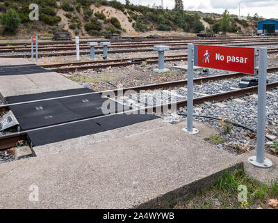 Warning sign 'No pasar' (Do not cross) on the railway station, a possible location of accidents, Puebla de Sanabria, Spain Stock Photo