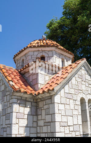 Tiny church, Greek Orthodox church along roadside in Rural Greece. Stock Photo