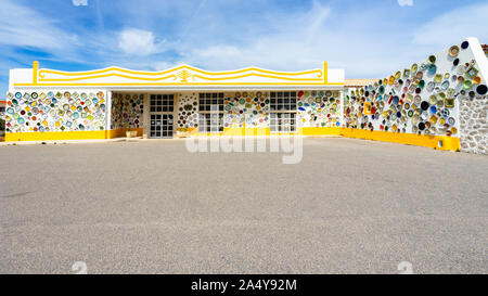 Store exposing on the walls typical Portuguese ceramic pottery, Sagres, Algarve, Portugal Stock Photo