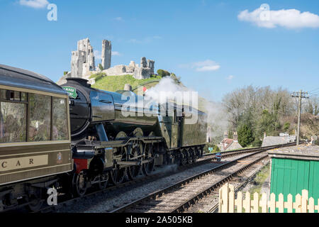 Flying Scotsman pass the Corfe Castle, Dorset, UK Stock Photo
