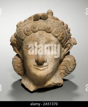 Head of Artemis, 600-575 BC. Artemis was the goddess of hunting. Her long straight nose, almond-shaped eyes, and &quot;archaic smile&quot; are very similar to those of Atalanta on the contemporary white-ground lekythos (1966.114) Stock Photo