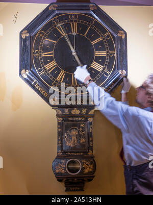Howard Walwyn, London, UK. 17th October 2019. Rare clocks by some of the best 17th & 18th century English makers are prepared for exhibition in early November. Image: Thomas Brooks Fecit. A rare, large scale early shield dial tavern clock by the London maker, circa 1735. Credit: Malcolm Park/Alamy Live News. Stock Photo