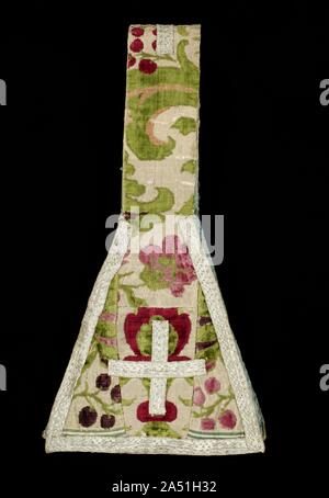 Stole, 17th century. This sumptuous polychrome velvet displays a ...