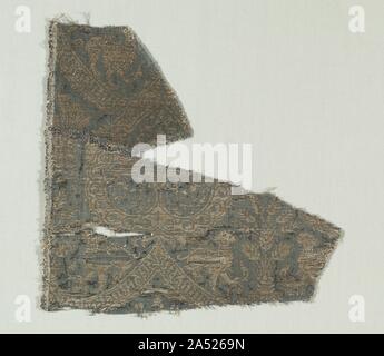 Silk with Dogs and Arabic Script in Swaying Bands, 1370-1400. Arabic script was included in many Italian silk patterns during the 1300s and early 1400s. Usually a few unintelligible but decorative Arabic letters were repeated in the design, but here, the pseudo-Arabic script is prominently displayed in the scalloped bands which support trefoil palmettes. Dogs and birds are incorporated into the pattern in an Italian fashion.  During the 1300s and 1400s, Arabic script was featured in luxurious silks woven in Islamic territories, where it symbolized royal power. Spain, Egypt, and to a lesser ext Stock Photo