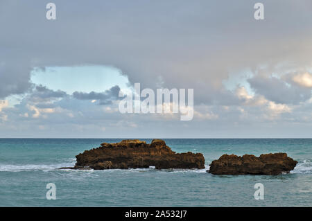 Aveiros beach scene during afternoon. Unique rocks and cliffs formations. Albufeira, Algarve, Portugal Stock Photo
