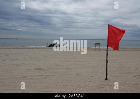 New York, USA. 10th Sep, 2019. A red flag is blowing on the beach of Coney Island in New York's Brooklyn district. The red flag on beaches indicates that bathing is prohibited. The beach along the Atlantic coast is very well visited in summer. Credit: Alexandra Schuler/dpa/Alamy Live News Stock Photo