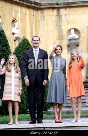 Spain. 17th Oct, 2019. The Spanish Royal family King Felipe VI, wife Letizia and their daughters Leonor and Sofia on the first visit to the Cathedral of Oviedo (Photo by Mercedes Menendez/Pacific Press) Credit: Pacific Press Agency/Alamy Live News Stock Photo