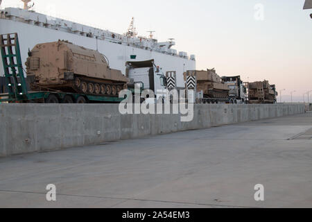 Three M109A Paladins lined up, set on the dock next to the Norfolk Alliance (a Vehicles Carrier Vessel) in preparation for loading. Loading operations were conducted under the supervision of the Military Surface Deployment and Distribution Command (SDDC). (U.S. Army photo by Maj. David L. Zuzak) Stock Photo