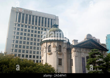 Korea. 16th Oct, 2019. The Bank of Korea, Oct 16, 2019 : The Bank of Korea in Seoul, South Korea. South Korean central bank on October 16, 2019 slashed its policy rate by a quarter percentage point to 1.25 percent, noting the growth of the local economy may further slow without support for sluggish exports and domestic consumption, local media reported. Credit: Lee Jae-Won/AFLO/Alamy Live News Stock Photo