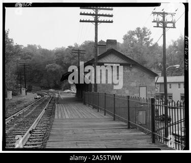 VIEW OF STATION AND PLATFORM, LOOKING SOUTH TOWARDS BALTIMORE - Baltimore and Ohio Railroad, Ellicott's Mills Station, South Side of State Route 144, Ellicott City, Howard County, MD Stock Photo