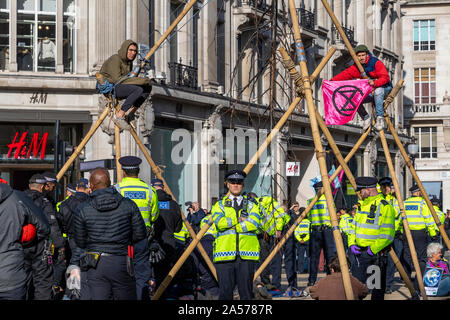 London, UK. 18th Oct 2019. Extinction Rebellion demonstrators at Oxford Circus, Oxford Street, London Credit: Ricci Fothergill/Alamy Live News Stock Photo