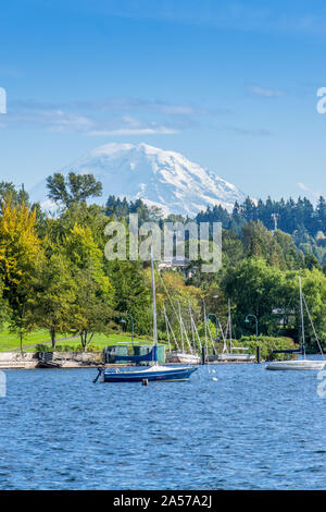 A view of the shoreline at Gene Coulon Park in Renton, Washington. Stock Photo