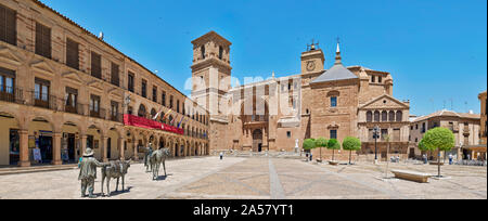 Plaza Mayor and San Andres Church in Villanueva De Los Infantes, Ciudad Real, Castilla-La Mancha, Spain Stock Photo