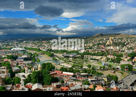 Tbilisi and the Mtkvari river. On the right the Holy Trinity Cathedral (Tsminda Sameba) of Tbilisi. Georgia, Caucasus Stock Photo
