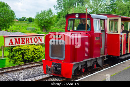 Red locomotive Hunslet No. 8561 Gordon seen at Amerton Railway. Popular attraction with heritage steam trains in Staffordshire. Stock Photo