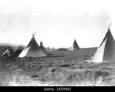 Edward S. Curtis Native American Indians - Several tipis in open area ca. 1905 Stock Photo