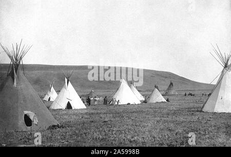 Edward S. Curtis Native American Indians - Atsina camp scene tipis on the plains ca. 1908 Stock Photo