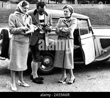 Eva Braun Collection (album 4) - Two women and man in Germany standing next to automobile ca. late 1930s Stock Photo