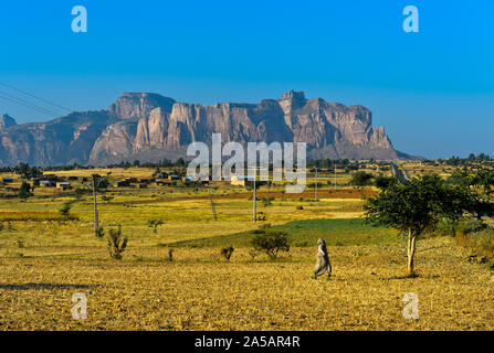 View across the Hawzien Plateau to the Gheralta Mountains, northern part of the East African Rift Valley, Hawzien, Tigray, Ethiopia Stock Photo