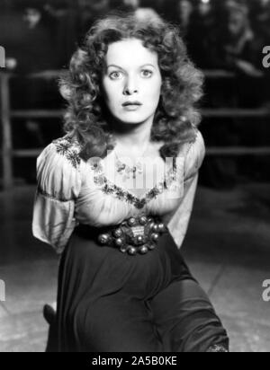 MAUREEN O'HARA in THE HUNCHBACK OF NOTRE DAME (1939), directed by WILLIAM DIETERLE. Credit: RKO / Album Stock Photo