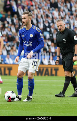 LEICESTER, ENGLAND OCTOBER 19TH. Leicester City's James Maddison during the first half of the Premier League match between Leicester City and Burnley at the King Power Stadium, Leicester on Saturday 19th October 2019. (Credit: John Cripps | MI News) Photograph may only be used for newspaper and/or magazine editorial purposes, license required for commercial use Credit: MI News & Sport /Alamy Live News Stock Photo