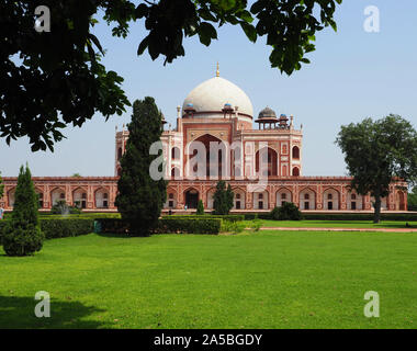 The Humayun's Tomb complex in Delhi, India. A Mughal period built in the 1560's by Emperor Akbar Stock Photo