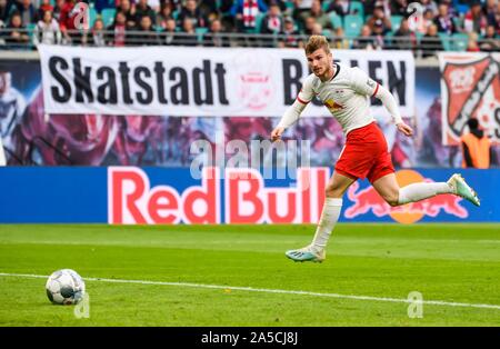Leipzig, Germany. 19th Oct, 2019. Timo Werner of Leipzig takes a scoring shot during a 2019-2020 season German Bundesliga match between RB Leipzig and VfL Wolfsburg in Leipzig, Germany, Oct. 19, 2019. Credit: Kevin Voigt/Xinhua/Alamy Live News Stock Photo