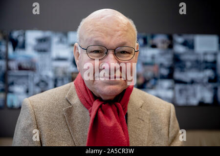 Berlin, Germany. 16th Oct, 2019. Walter Momper (SPD), former Governing Mayor of Berlin, after an interview with the German Press Agency on the fall of the Berlin Wall 30 years ago with his red scarf in Berlin. Berlin's former head of government Walter Momper (SPD) does not regret that only a few parts of the concrete wall remained standing after the fall of the Berlin Wall. (to 'Berlin's former head of government: almost complete demolition of the Wall was okay') Credit: Christoph Soeder/dpa/Alamy Live News Stock Photo