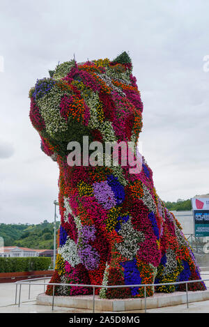 Giant flower covered dog sculpture 'Puppy' by artist Jeff Koons in front of the Guggenheim Museum in Bilbao, Spain, Europe Stock Photo