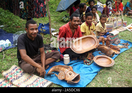 Souvenir Sellers displaying their Arts and Craft for Sale at makeshift Market Stalls Stock Photo